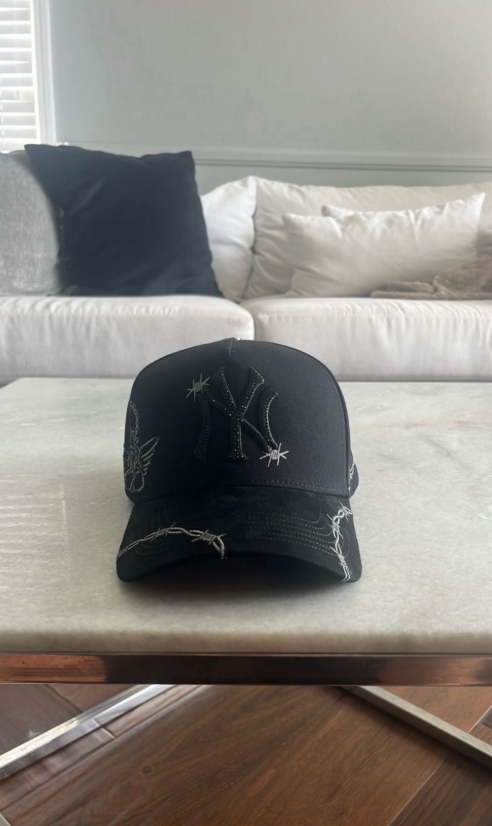 SM HATZZ BARBED WINGS