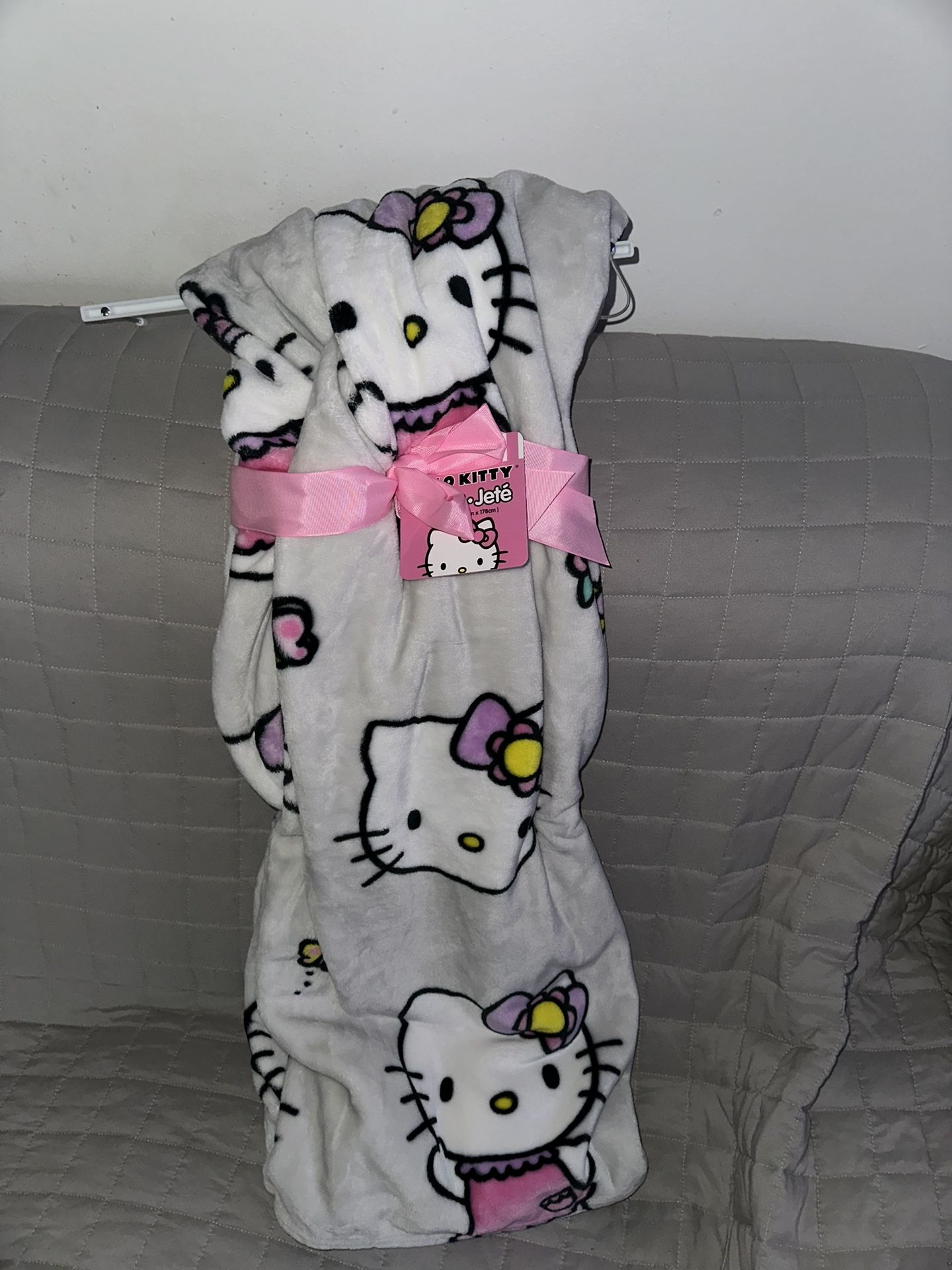 Hello Kitty, throw blanket
