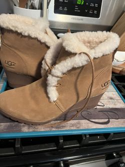UGG Wedge Boots 🌸
