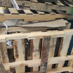 Free Indoor Wood PALLETS 