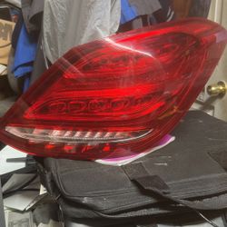 2015-2021 Mercedez Benz Right Side Tail Light