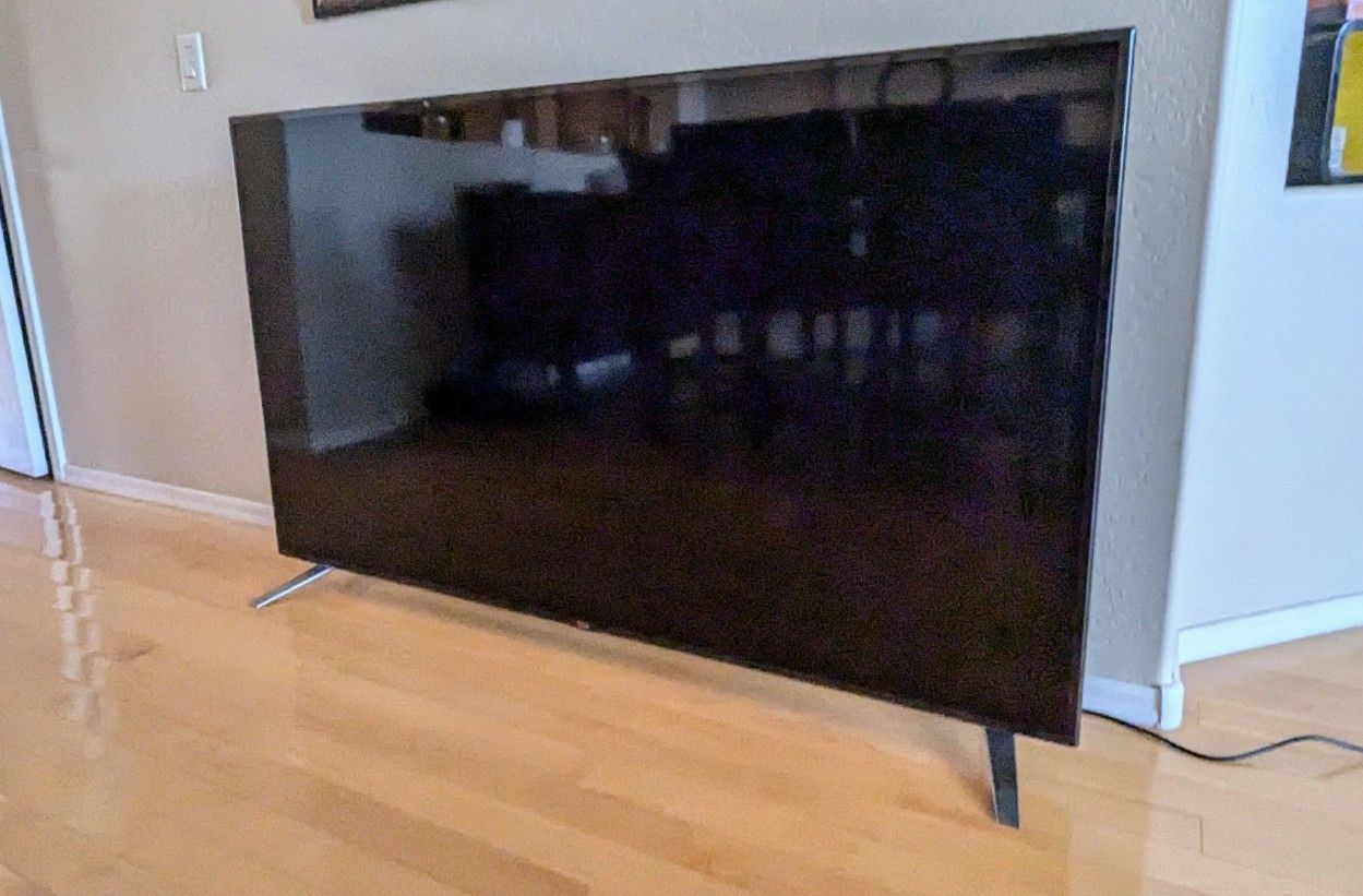 70 In LG 3D HDTV  with 6 Pairs Of 3D Glasses - Great Condition 