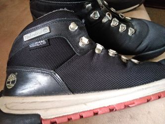 Men's Timberland boot size 9 used but still in good condition.