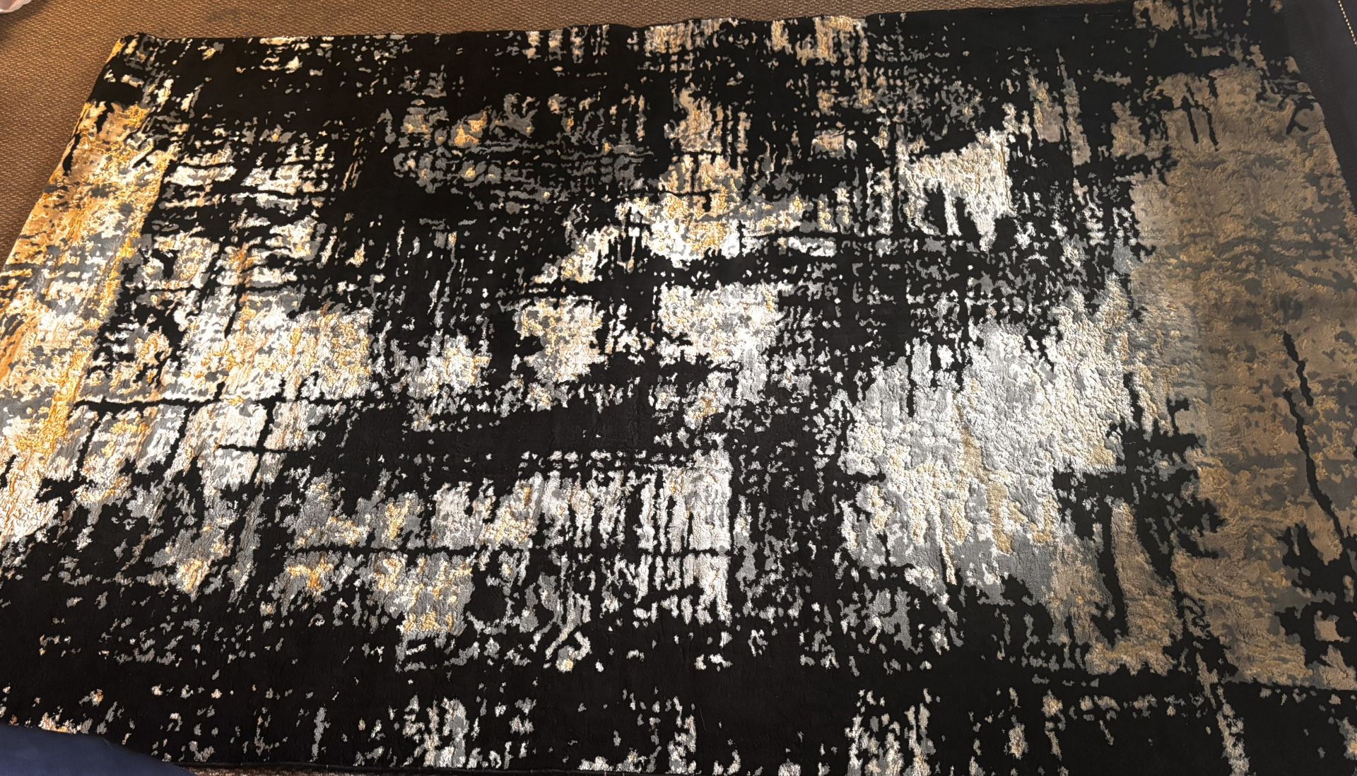 Grey And White Carpet.