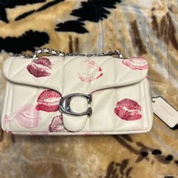 Tabby Shoulder Bag 20 With Quilting And Lip Print 