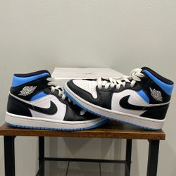 Women’s Jordan 1 Mid University Blue 