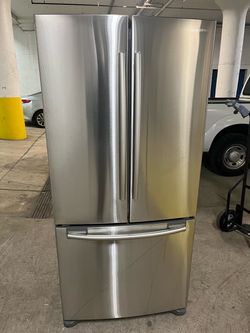Samsung stainless steel French Doors refrigerator (free delivery)