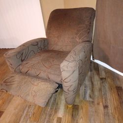 Brown Great Condition Maunal Recliner 