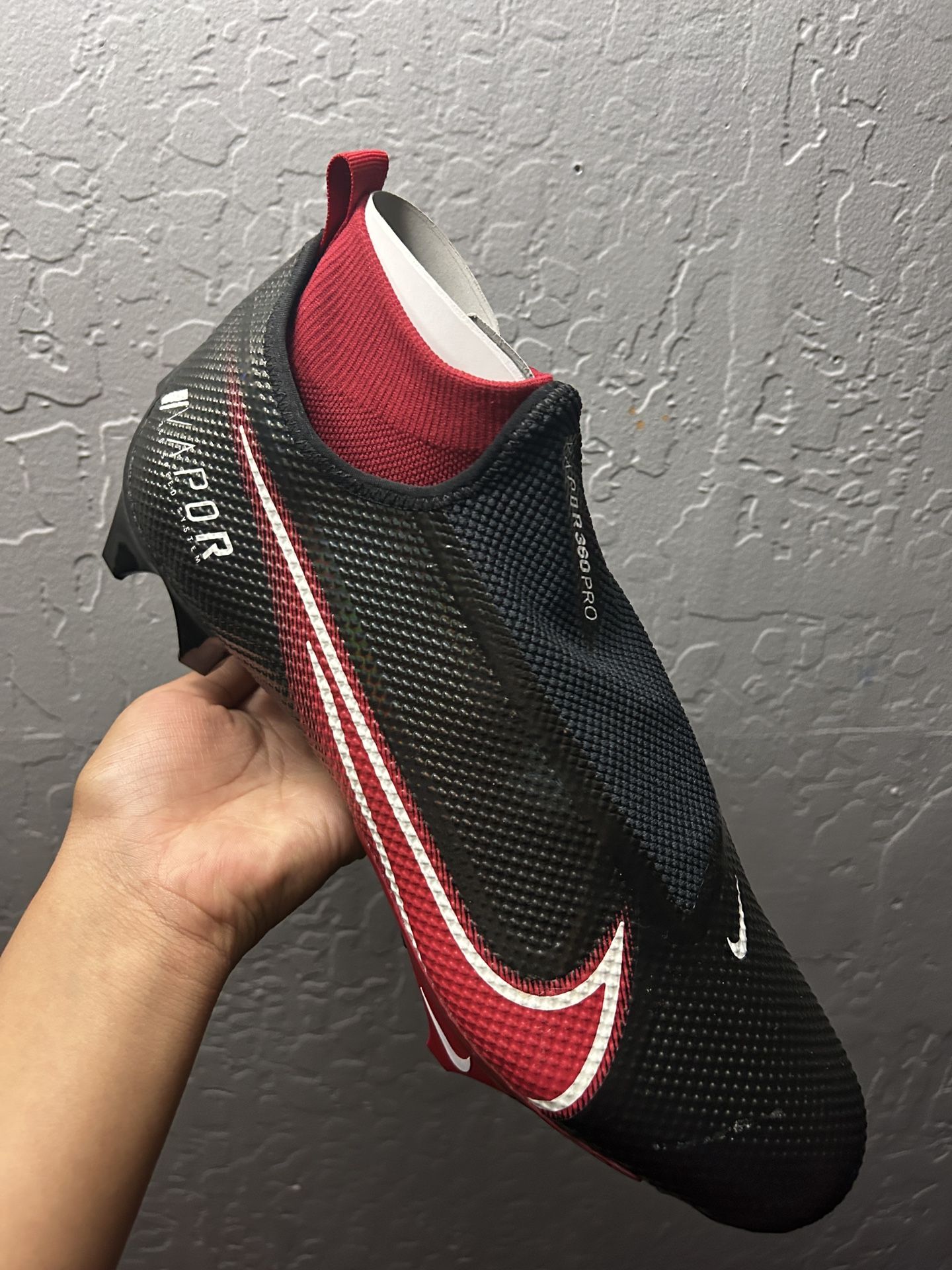 Brand New Nike Vapor Football Cleats Size 12