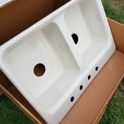 White Kitchen Sinks