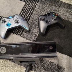 Xbox One 500gb With Kinect, 2 Controllers and 4 Games 