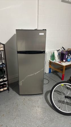 FREE Frigidaire 7.5 Cu. Ft. Refrigerator – Not Cooling