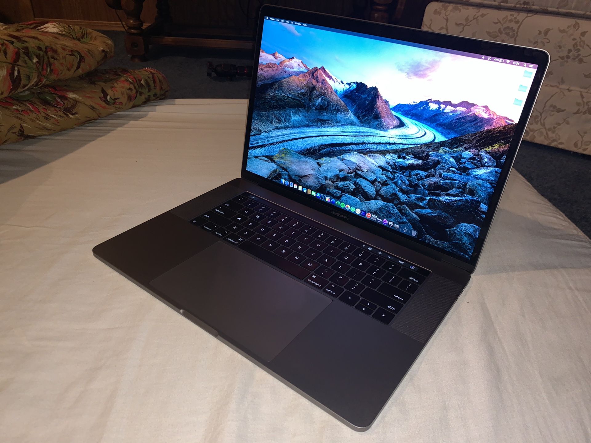 MacBook Pro 15” i7 1TB 16gb RAM