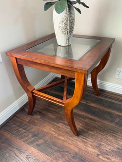 Set of end tables living room, dinning room