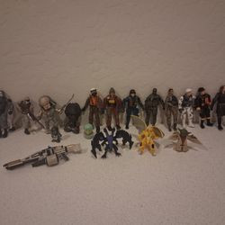 (19) Figurines Mixed Lot Predator Military 