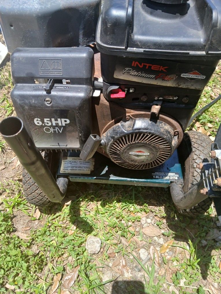 Briggs & Stratton 6.5 hp horizontal 3/4" shaft motor runs good $60