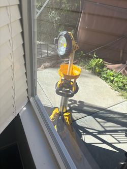 DEWALT LED Work Light on Tripod Stand