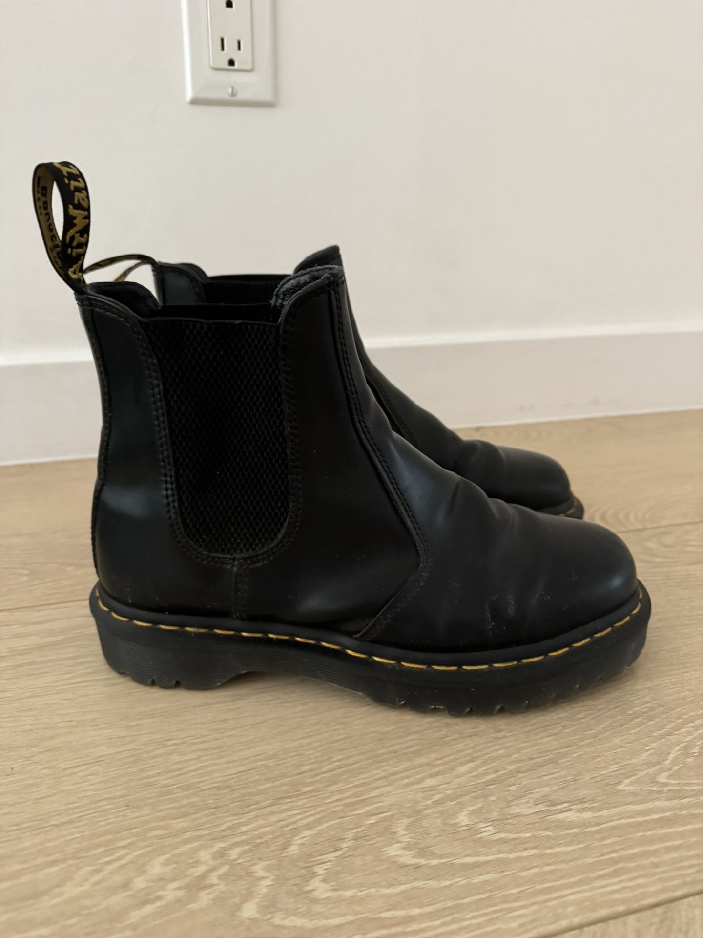 Dr Martens Chelsea Boots Mens Size 8US 2976 Slip Resistant Soft Toe Work Black