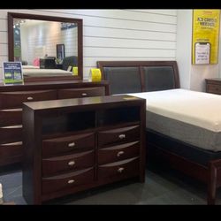 *Now Available!!!*---Classic Emily Merlot Bedroom Sets---From $599---Delivery And Financing🫡