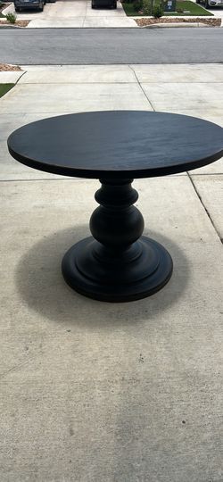Pottery Barn 40” table
