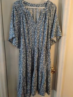 Women's Blue Floral V-Neck Flutter Sleeve Tiered Midi Dress