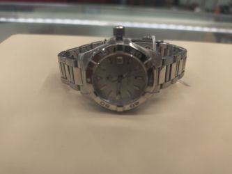 Tag Heuer lady's watch layway available 10% dwon if you interested please make sure you ask for Maribel thank you
