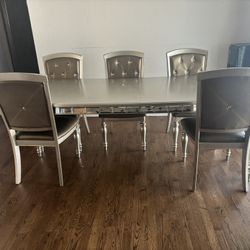 Dinning Table 