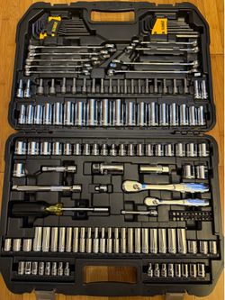 Dewalt tool set. 13mm metric wrench missing
