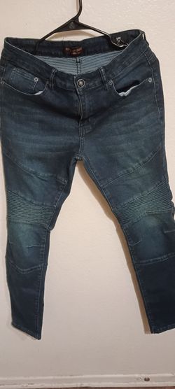 100+ Pc Men's Clothing Lot (Shirts, Pants, Hype Hoodies)