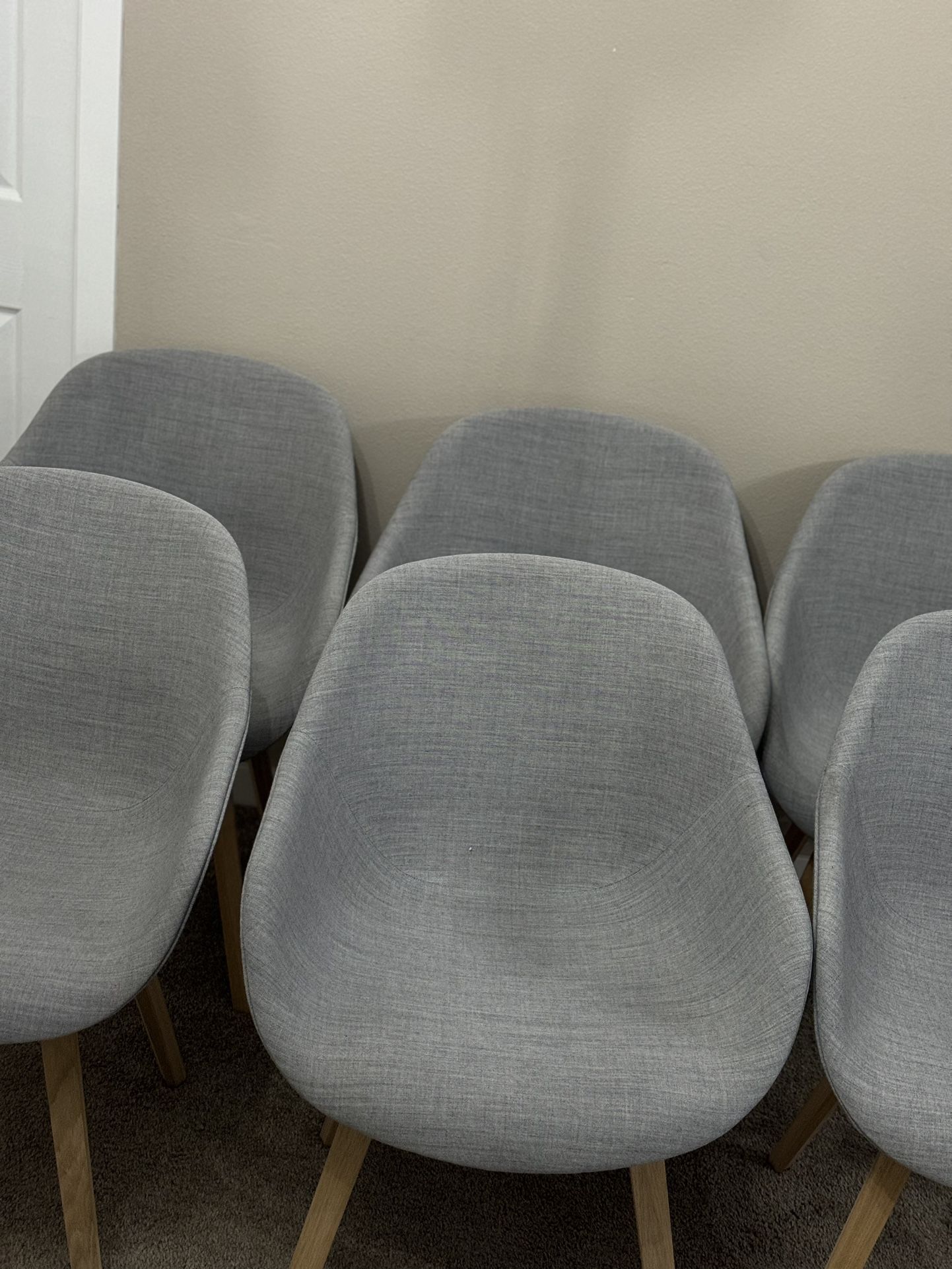 6 Dining Chairs Like New