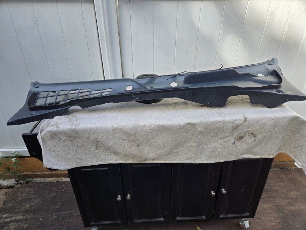 04 DODGE DURANGO Windshield Cowl.