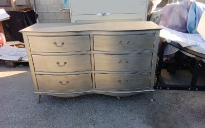 Dresser