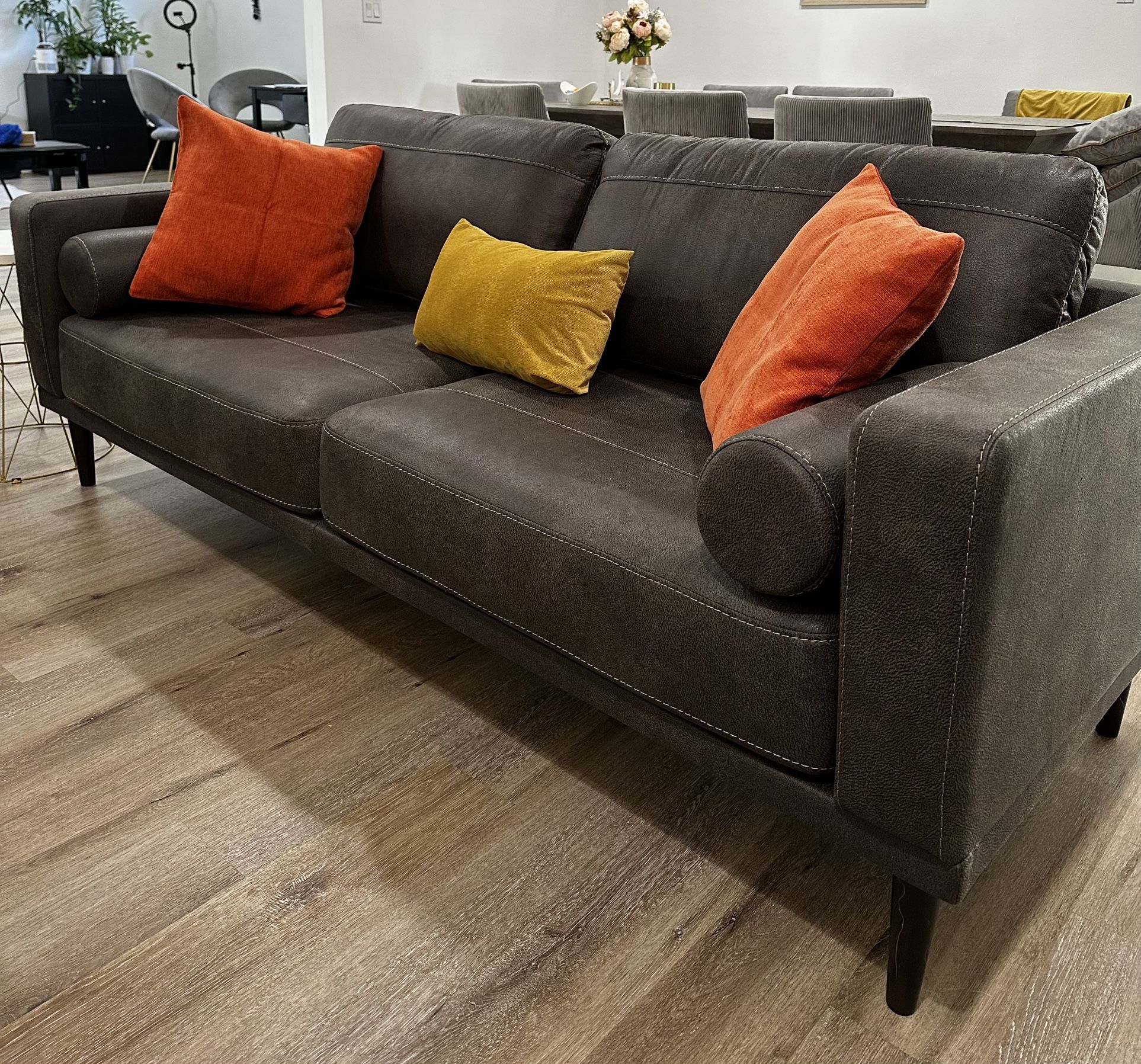Beautiful Sofa Set For Sale !