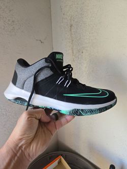 Nike Air Versatile 2 Mens size 10.5 New with box