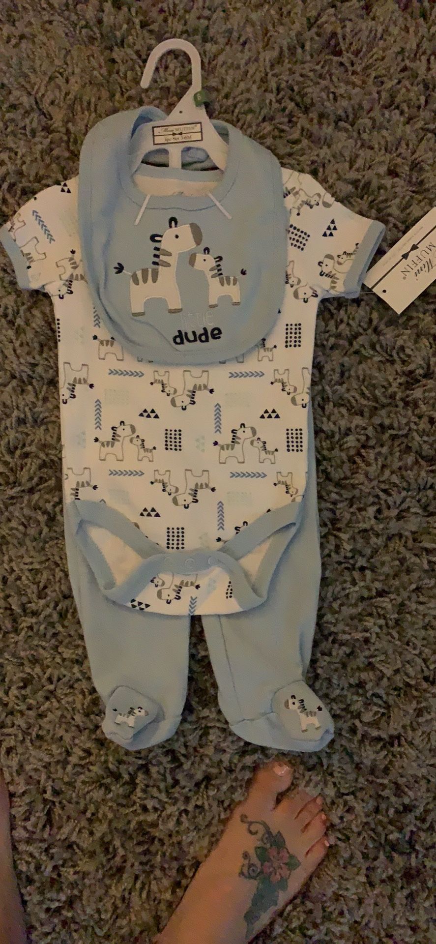 NWT - Baby outfit: onesie, pants and bib