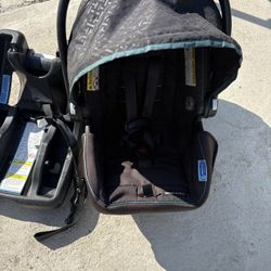 Graco SnugRide 35 Lite LX Infant Car Seat with Base