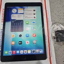 Apple iPad 8th Gen 10.2"  128GB WiFi  iOS 26 -Space Gray

