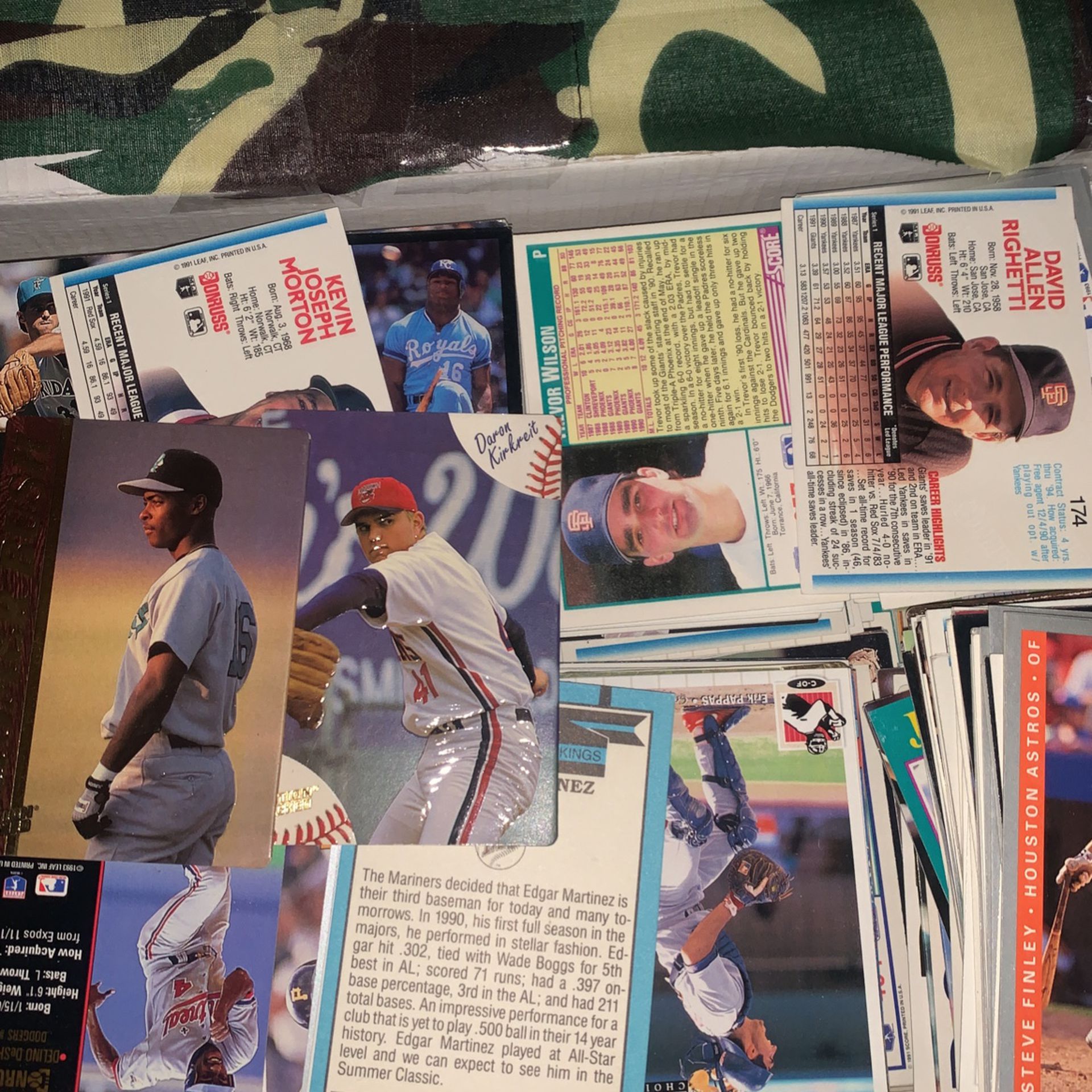 Box Full Baseball Cards 40$ OBO 