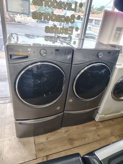 Whirlpool Stainless steel Frond Load Washer Gas Dryer Super Capacity In Excellent Working Condition