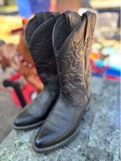 Ariat Black Cowboy Boots pointed Toe