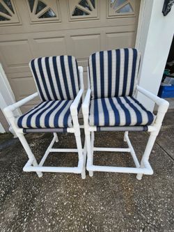 2 High Chairs Like New PATIO FURNITURE