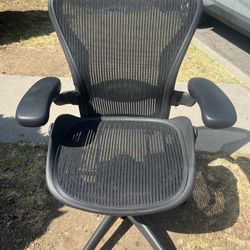 Herman Miller Aeron Chair Size B