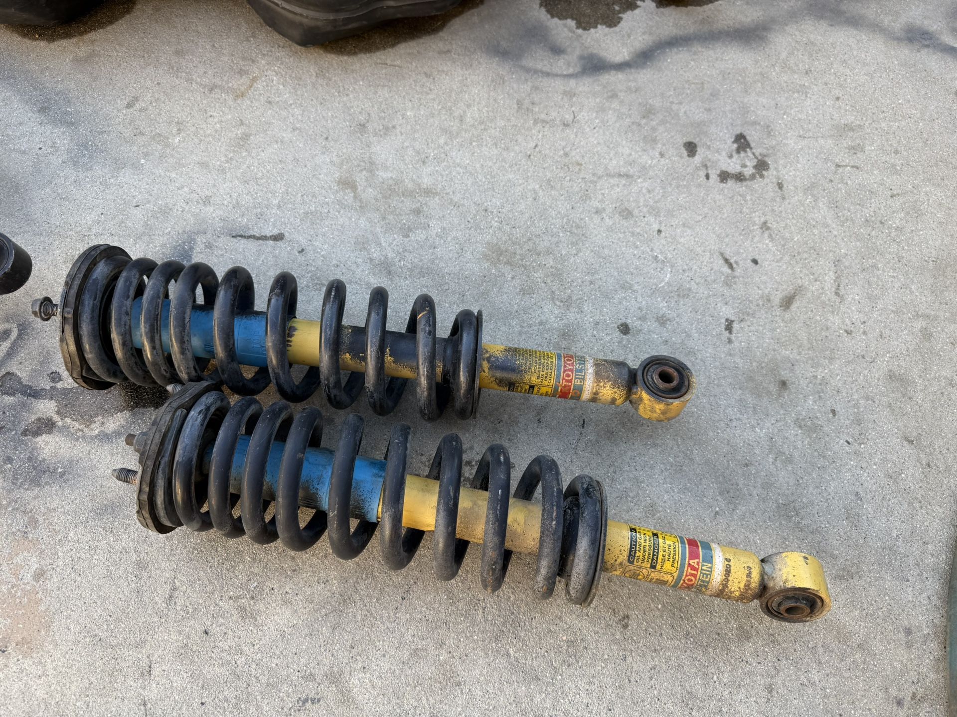 2001 Toyota Tacoma Front Struts