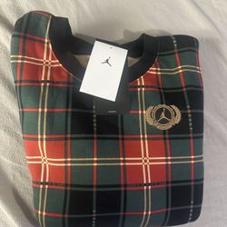 Nike Women’s Jordans  Brooklyn Fleece Crew Red/dark Driftwood Size Large