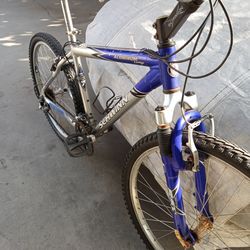 ALUMINUM Schwinn bike,26" aluminum wheels