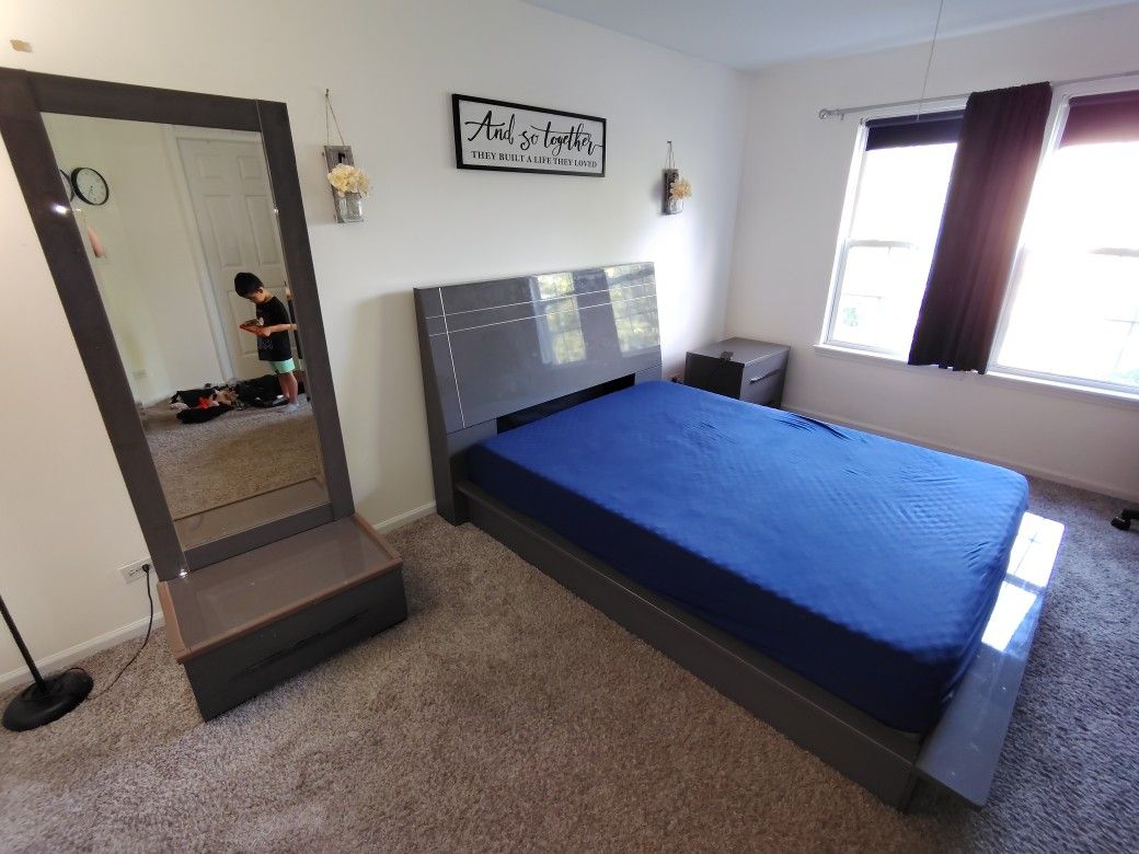 Bedroom Furniture Set