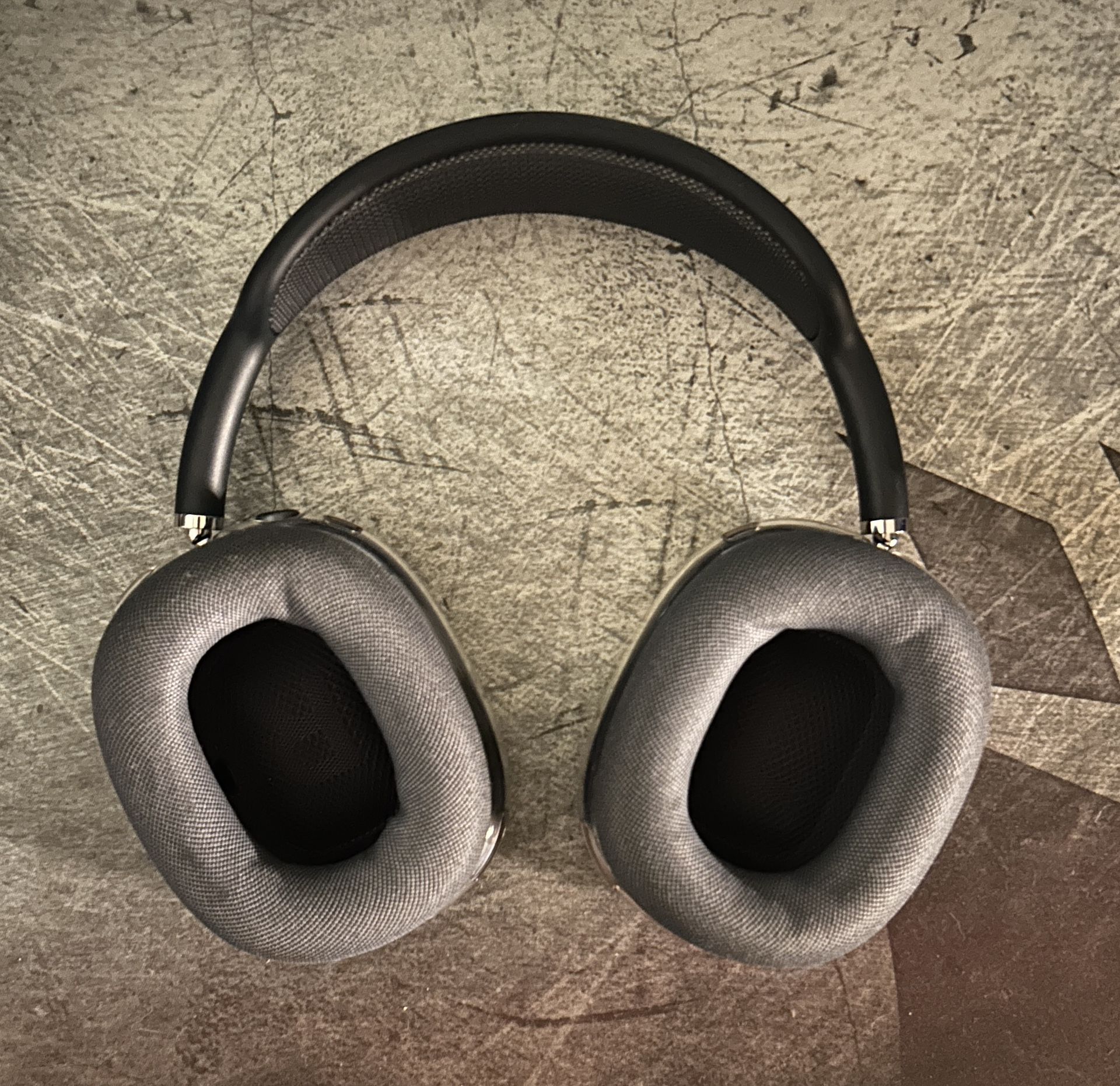 AirPod Maxes Midnight (Have Receipt Price Negotiable)