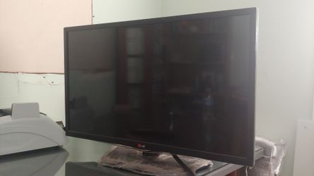 LG Electronics 32LN5700 32-Inch LED-lit 1080p Internet TV (2013 Model)