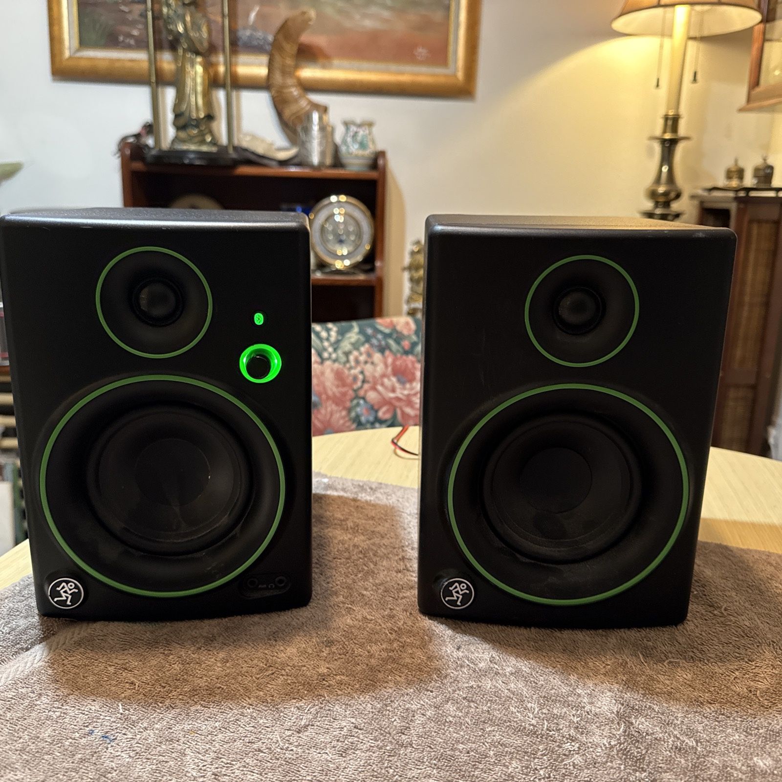 Mackie CR Series CR4BT Studio Monitors - Black (Pair) - Bluetooth - black. Tested. Sounds very good!