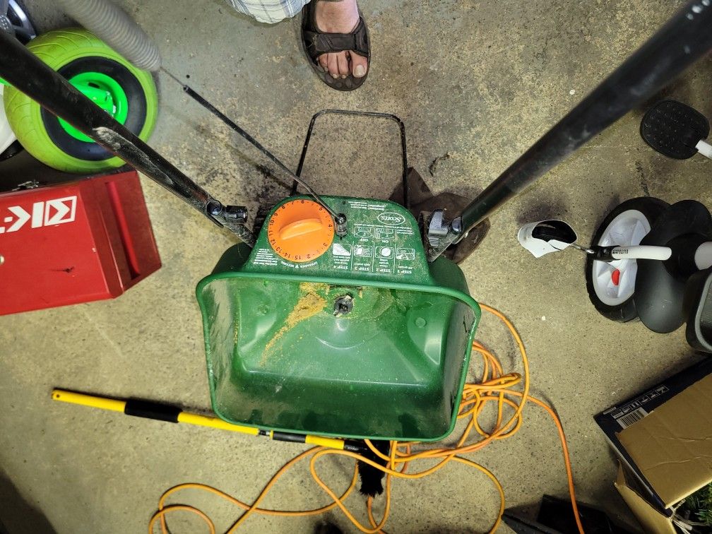 Lawn Spreader